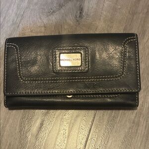 Michael Kors Black Leather Trifold Wallet with Logo Plaque